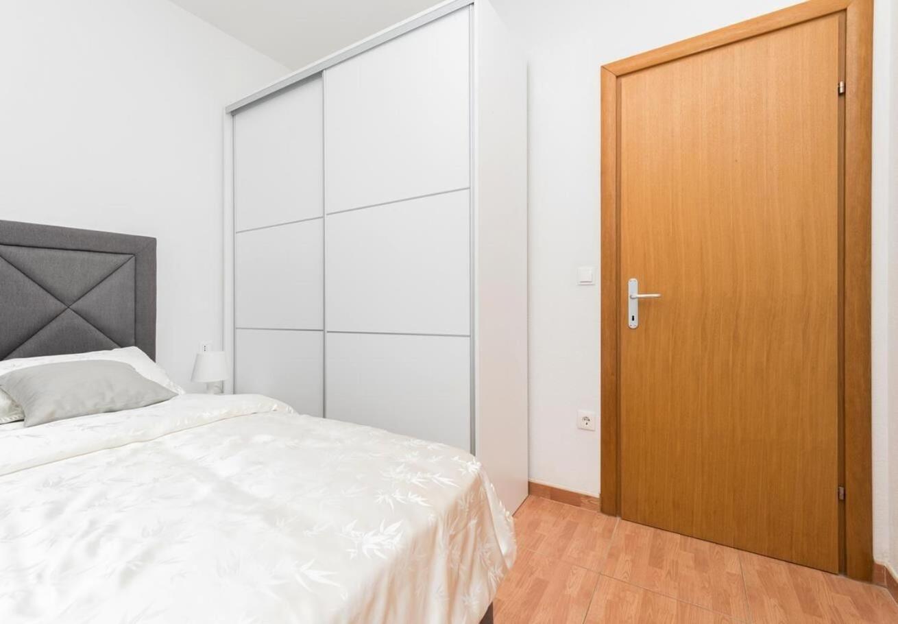 Apartments Ivi - 100 M From Pebble Beach Drašnice Zewnętrze zdjęcie