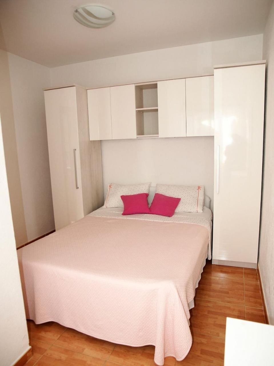 Apartments Ivi - 100 M From Pebble Beach Drašnice Zewnętrze zdjęcie
