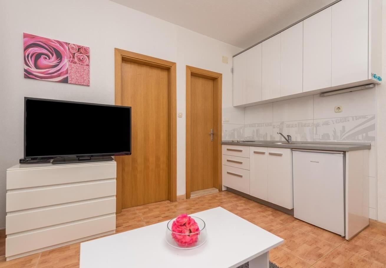 Apartments Ivi - 100 M From Pebble Beach Drašnice Zewnętrze zdjęcie