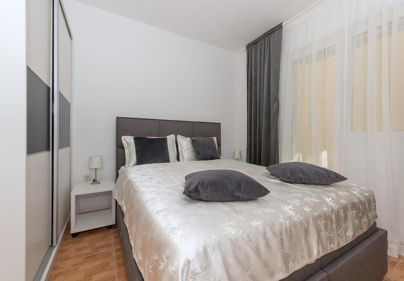 Apartments Ivi - 100 M From Pebble Beach Drašnice Zewnętrze zdjęcie