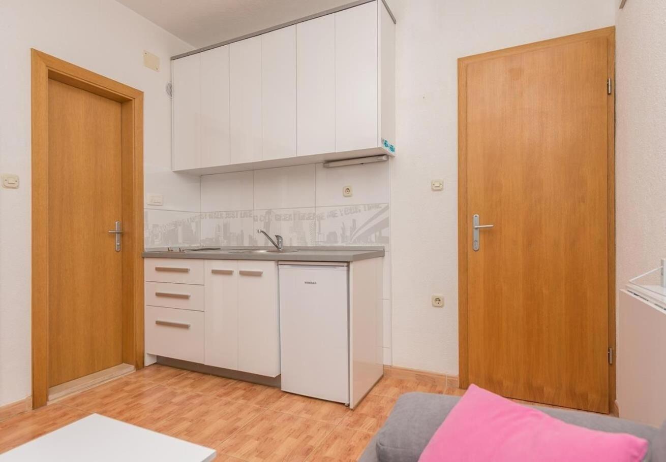 Apartments Ivi - 100 M From Pebble Beach Drašnice Zewnętrze zdjęcie