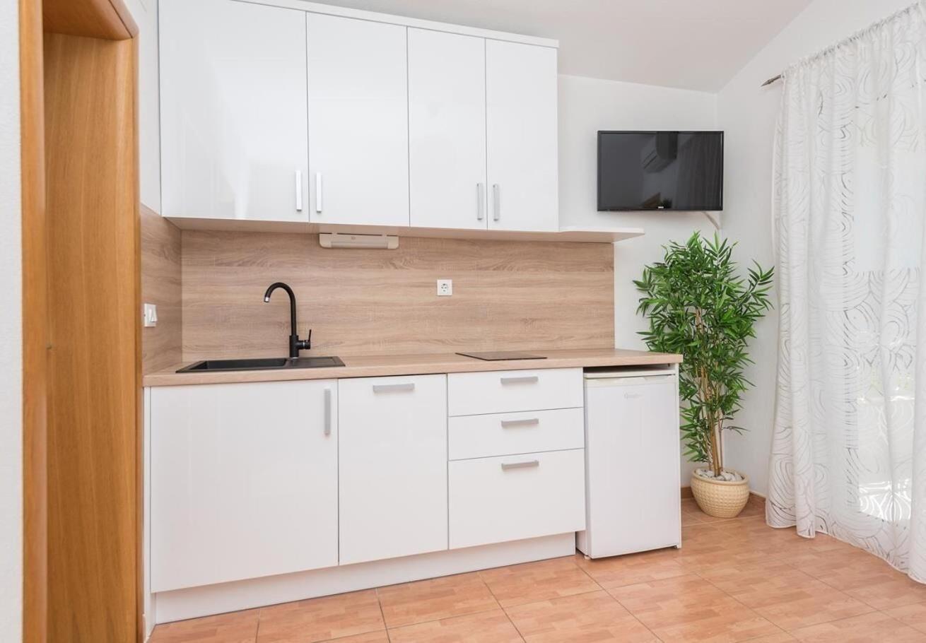 Apartments Ivi - 100 M From Pebble Beach Drašnice Zewnętrze zdjęcie